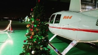 クリスマスツリーとヘリコプター